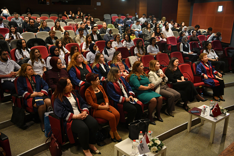 "İnovasyonun Işığında Güçlendirilmiş Hemşirelik" & Işık Alma Töreni 